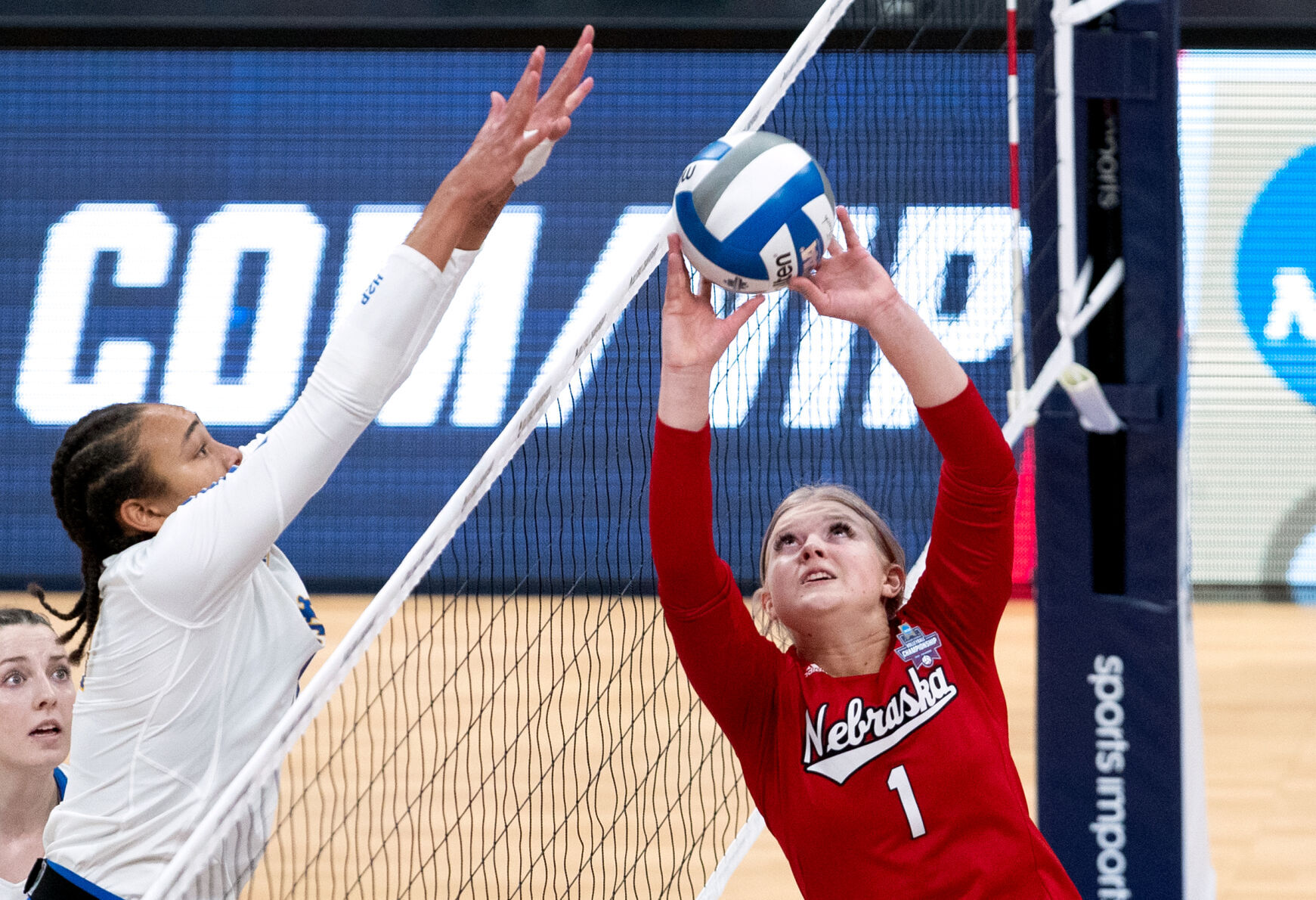 121721-owh-spo-nuvolley-em29.jpg